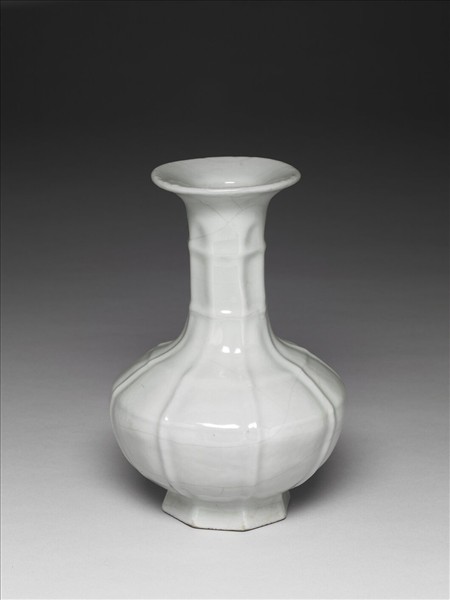 青瓷八方盤口長頸瓶