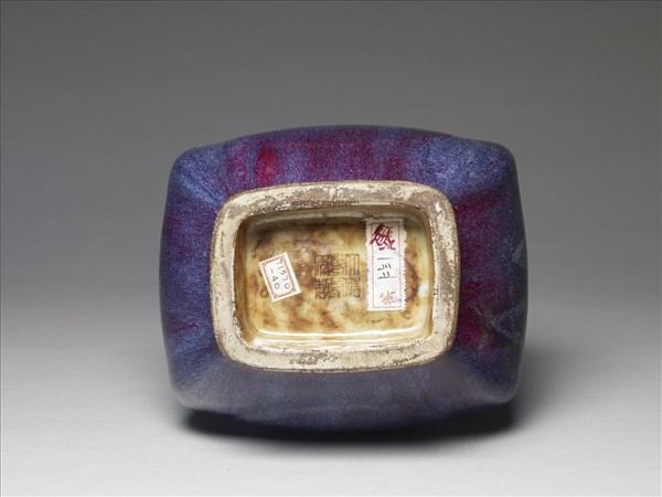 爐鈞釉貫耳杏葉瓶