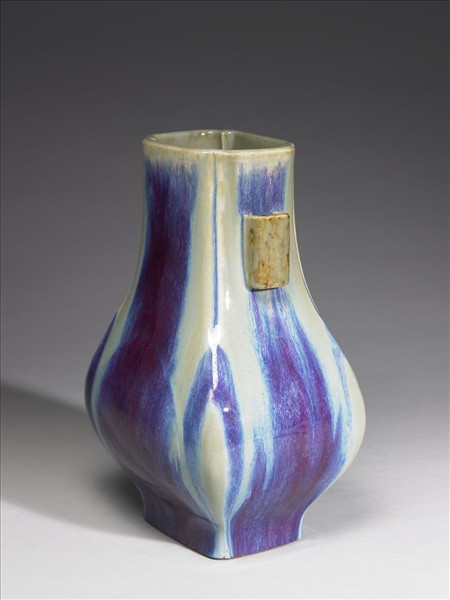 爐鈞釉貫耳杏葉瓶