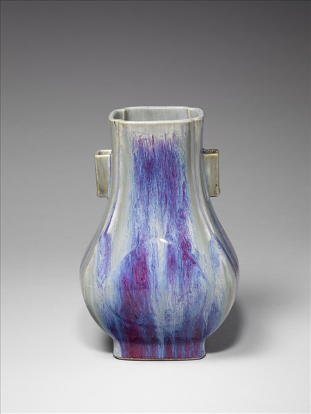 爐鈞釉貫耳杏葉瓶