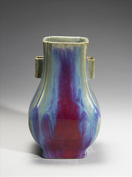 爐鈞釉貫耳杏葉瓶