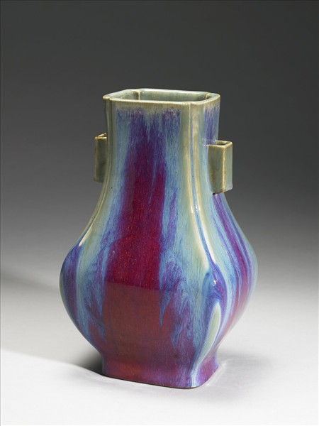 爐鈞釉貫耳杏葉瓶