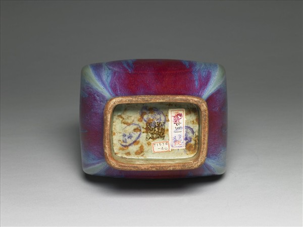 爐鈞釉貫耳杏葉瓶