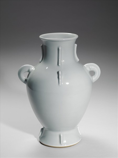 青瓷出戟雙耳尊