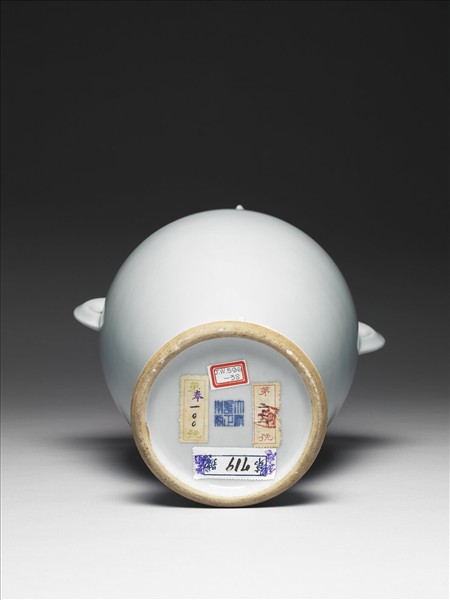 青瓷出戟雙耳尊