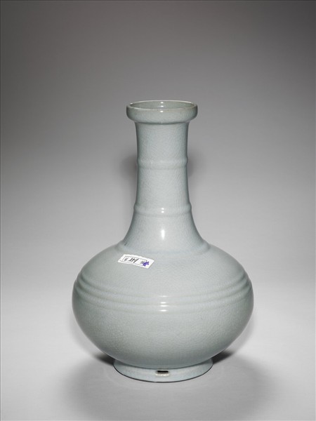 青瓷弦紋盤口壺