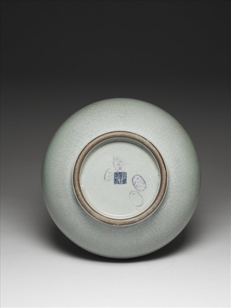 青瓷弦紋盤口壺