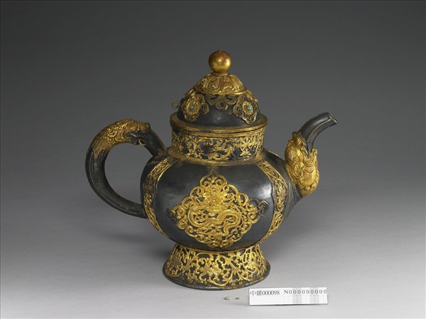 銀嵌綠松石鑲金龍紋壺