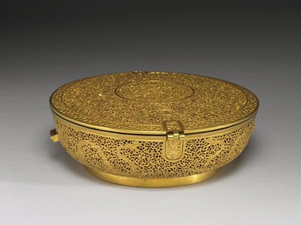 卷草龍紋銅鎏金鏤空圓盒
