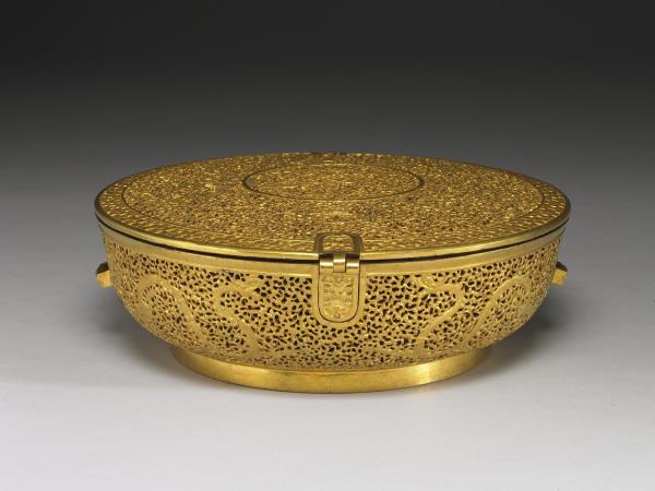 卷草龍紋銅鎏金鏤空圓盒