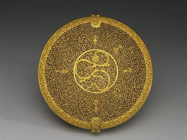 卷草龍紋銅鎏金鏤空圓盒