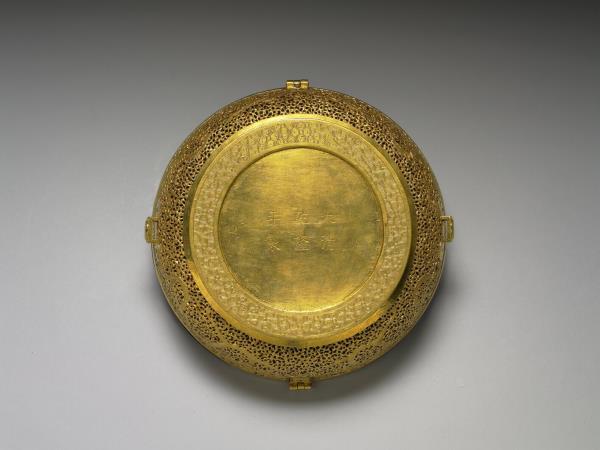 卷草龍紋銅鎏金鏤空圓盒