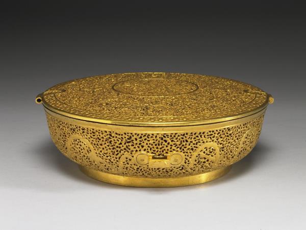 卷草龍紋銅鎏金鏤空圓盒