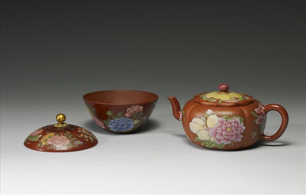 宜興胎畫琺瑯四季花卉蓋碗