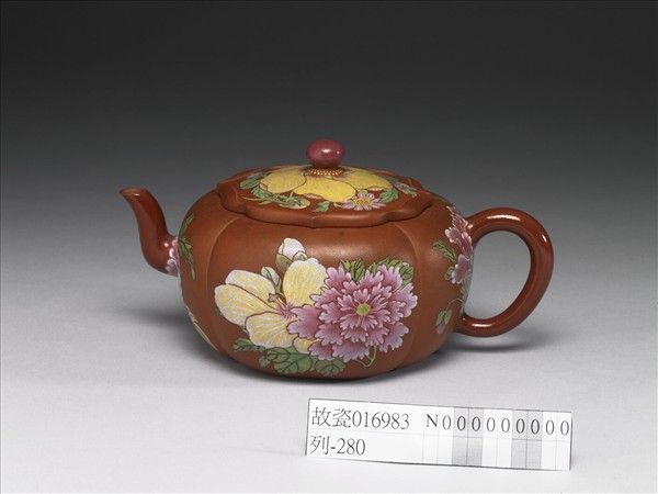 宜興胎畫琺瑯海棠式茶壺