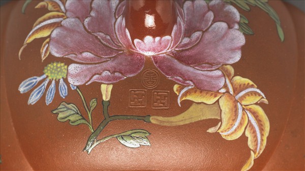 宜興胎畫琺瑯海棠式茶壺