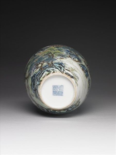 洋彩山水人物觀音瓶