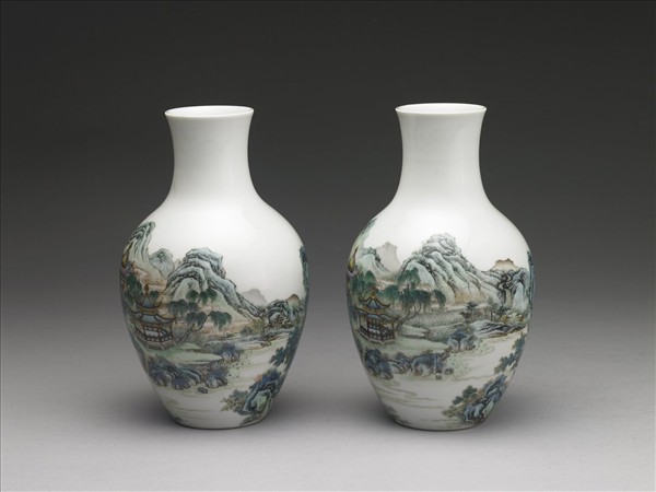 洋彩山水人物觀音瓶