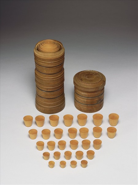 西洋木雕高足套杯