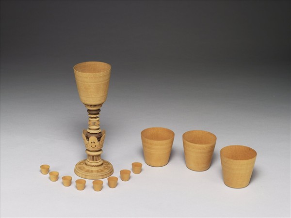 西洋木雕高足套杯