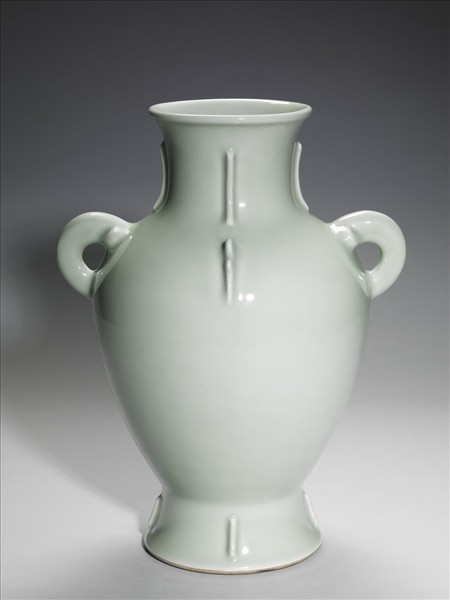 青瓷出戟雙耳尊