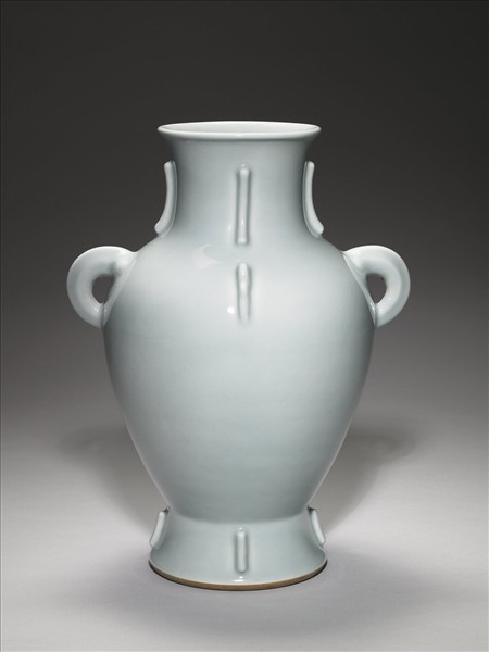 青瓷出戟雙耳尊