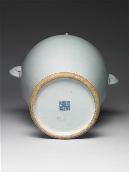 青瓷出戟雙耳尊