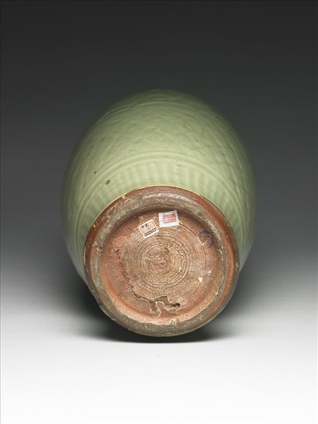 龍泉窯 青瓷劃花斜方格紋橄欖瓶