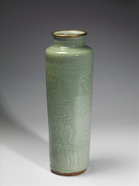 龍泉窯 青瓷劃花花卉紋直筒瓶