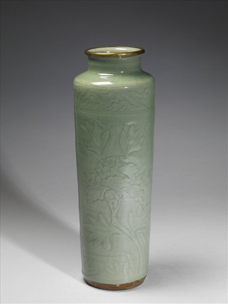 龍泉窯 青瓷劃花花卉紋直筒瓶