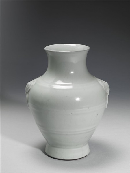 青瓷獸面銜環瓶