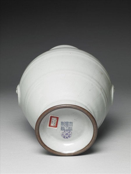 青瓷獸面銜環瓶