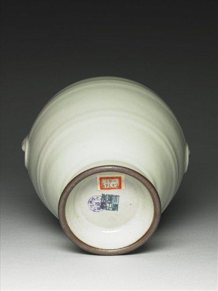 青瓷獸面銜環瓶