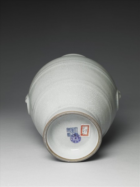 青瓷獸面銜環瓶