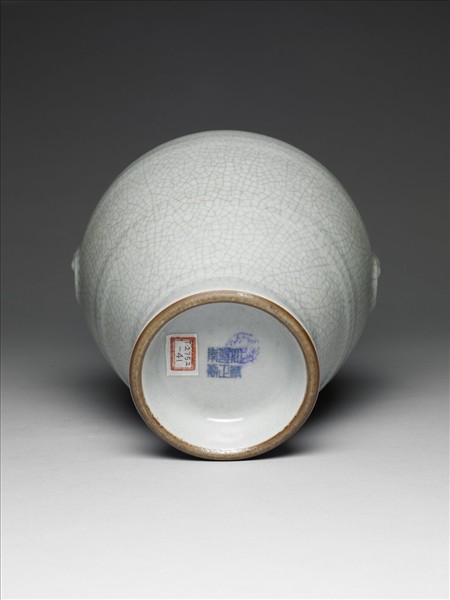 青瓷獸面銜環瓶