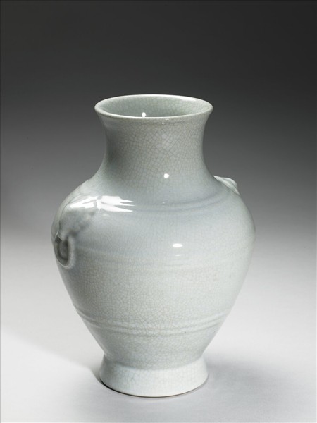 青瓷獸面銜環瓶