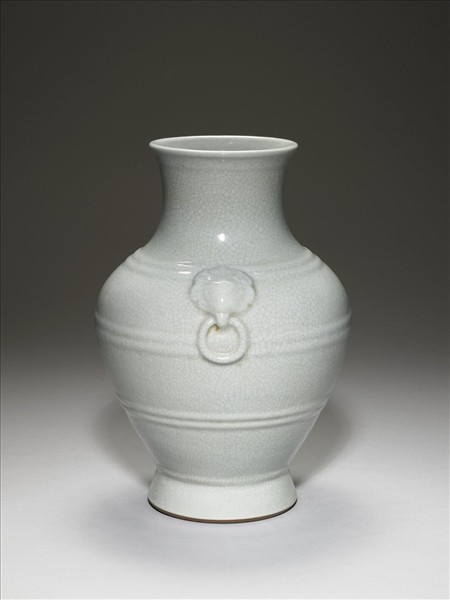 青瓷獸面銜環瓶