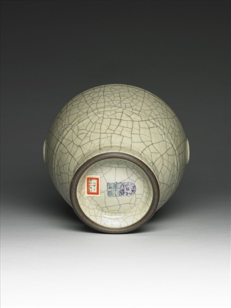 青瓷獸面銜環瓶