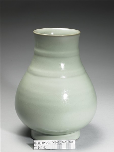 青瓷弦紋瓶