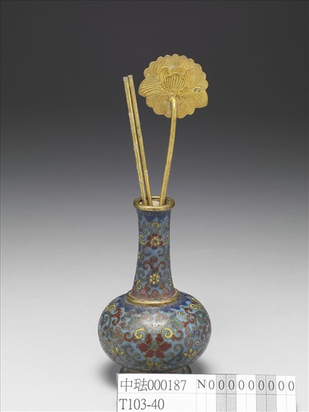 掐絲琺瑯瓶