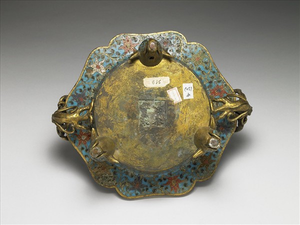 掐絲琺瑯三足盆