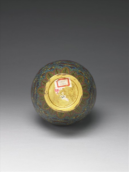 掐絲琺瑯雙耳瓶