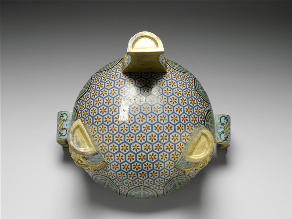 掐絲琺瑯三足鼎