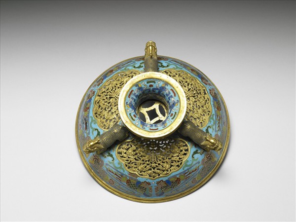 掐絲琺瑯三足鼎