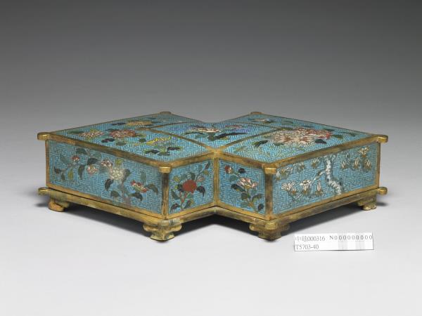 掐絲琺瑯方勝盒