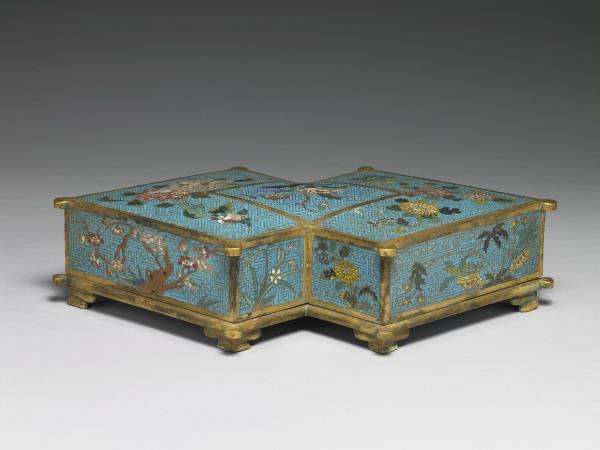 掐絲琺瑯方勝盒