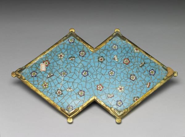 掐絲琺瑯方勝盒