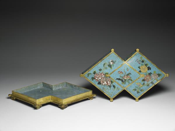 掐絲琺瑯方勝式盒