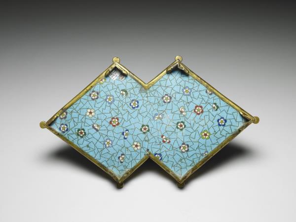 掐絲琺瑯方勝式盒