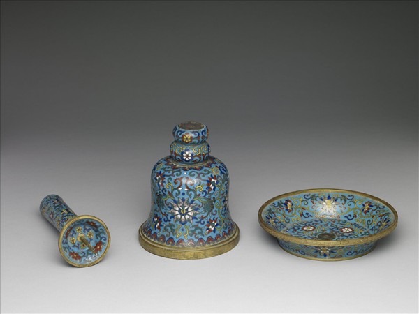 掐絲琺瑯燭台（五供）